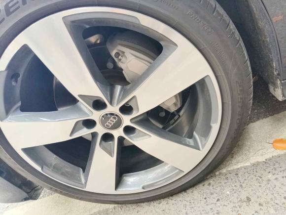 [南京·苏A] 二手奥迪奥迪A6L2023款 45 TFSI quattro 臻选动感型