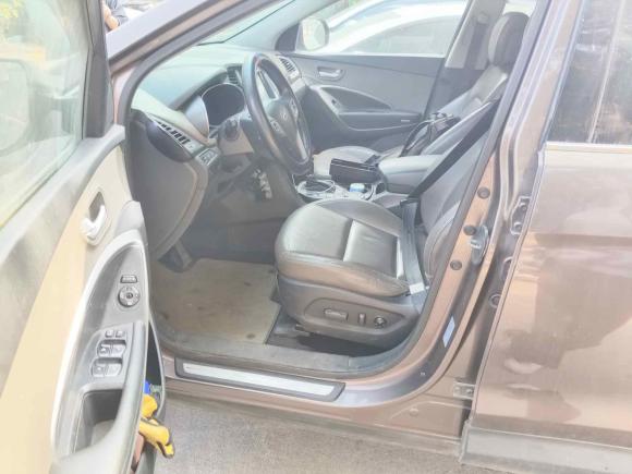 [广州·粤A] 二手现代格越2013款 2.2T 7座四驱舒适版