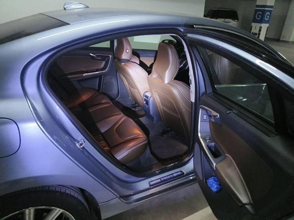 [上海·浙F] 二手沃尔沃沃尔沃S60插电式混动2018款 S60L E驱混动 T6进取版