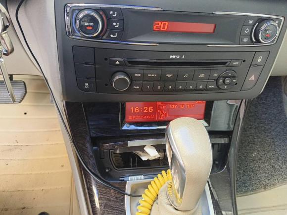 [深圳·粤B] 二手雪铁龙雪铁龙C52014款 2.0L 自动尊悦型