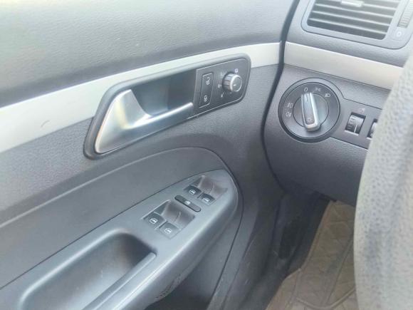 [上海·苏H] 二手大众途安2013款 1.4T DSG舒适版5座