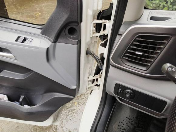 [西安·陕U] 二手上汽大通MAXUS新途V802021款 2.0T AMT经典傲运通短轴中顶5/6座