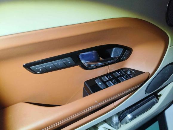 [广州·粤A] 二手路虎揽胜极光2012款 2.0T 5门耀致版