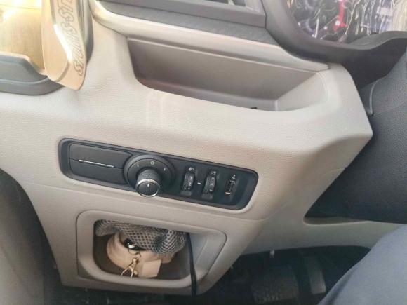 [深圳·粤B] 二手大通新途V902021款 2.0T自动智运王后驱单胎长轴高顶7座