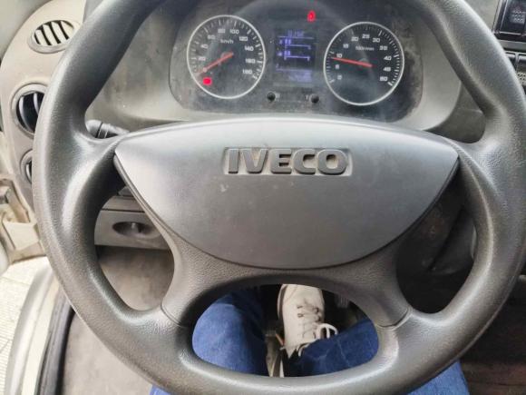 [杭州·浙A] 二手依维柯依维柯褒迪2017款 2.5T经典A32客车中顶6-7座47Z5