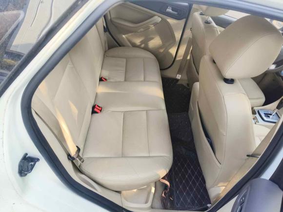 [成都·粤B] 二手福特福克斯2012款 两厢经典 1.8L 自动时尚型