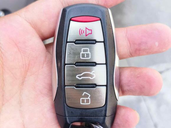 [上海·苏U] 二手哈弗哈弗大狗2022款 2.0T DCT四驱哮天犬追猎版