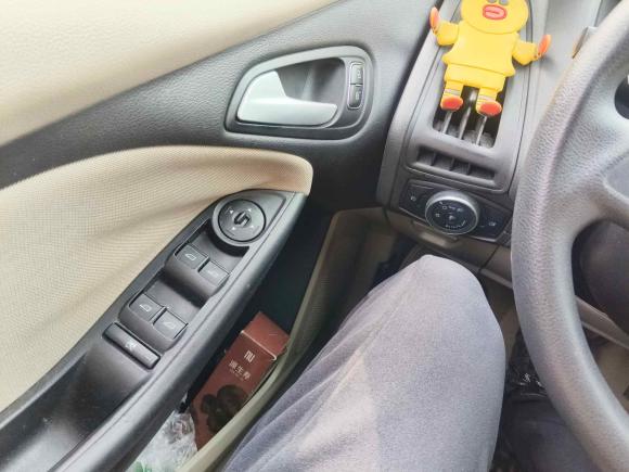 [上海·辽E] 二手福特福克斯2015款 三厢 1.6L 自动舒适型