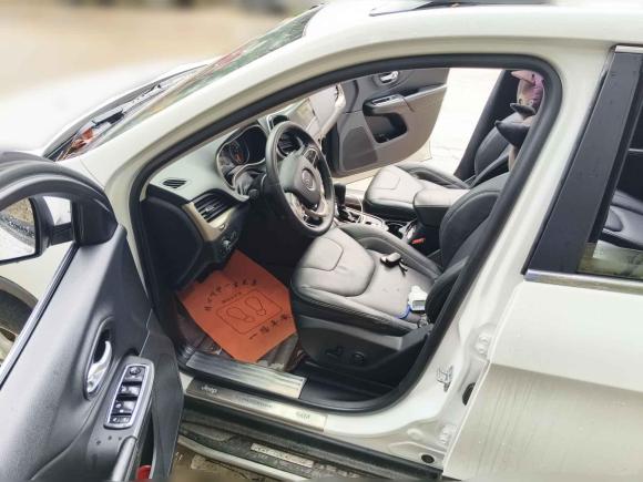 [武汉·鄂A] 二手Jeep自由光2016款 2.4L 专业版