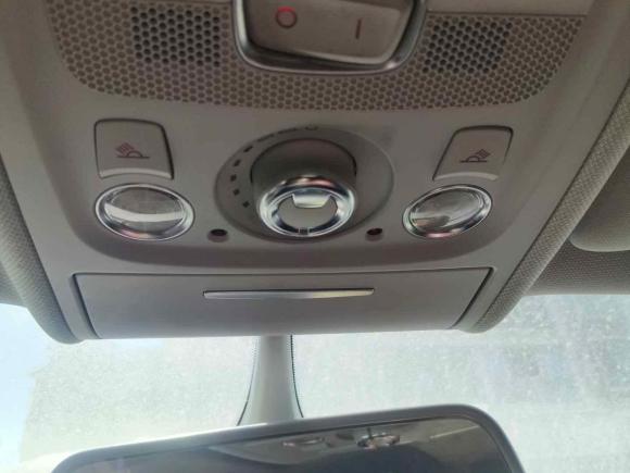 [深圳·粤B] 二手奥迪奥迪A4L2015款 35 TFSI 自动标准型