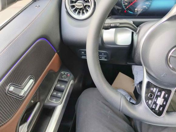 [上海·沪F] 二手奔驰奔驰GLB2021款 GLB 200 动感型