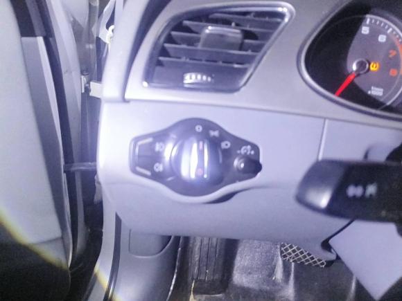 [深圳·粤B] 二手奥迪奥迪A4L2013款 35 TFSI 自动标准型