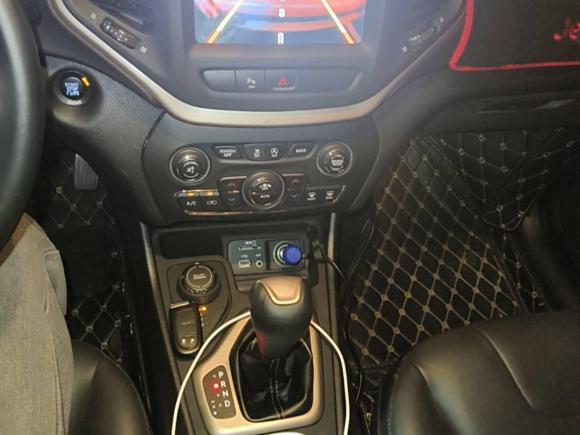 [广州·粤A] 二手Jeep自由光2016款 2.4L 专业智能版