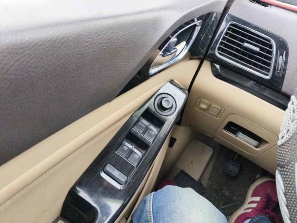 [义乌·浙G] 二手宝骏宝骏7302015款 1.8L 手动豪华导航ESP版 7座