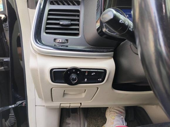 [无锡·苏B] 二手广汽传祺传祺M82018款 320T 尊贵版