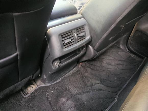 [广州·粤L] 二手日产途达2018款 2.5L 自动四驱旗舰版