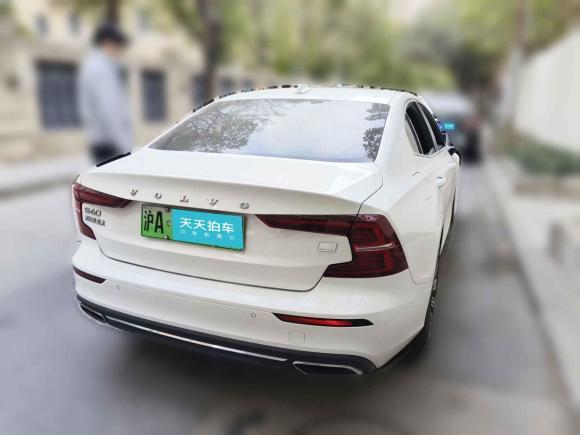 [上海·沪A] 二手沃尔沃沃尔沃S60插电式混动2022款 T8 E驱混动 四驱智逸豪华版