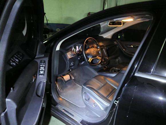 [青岛·鲁B] 二手奔驰奔驰R级2017款 R 320 4MATIC 豪华型臻藏版