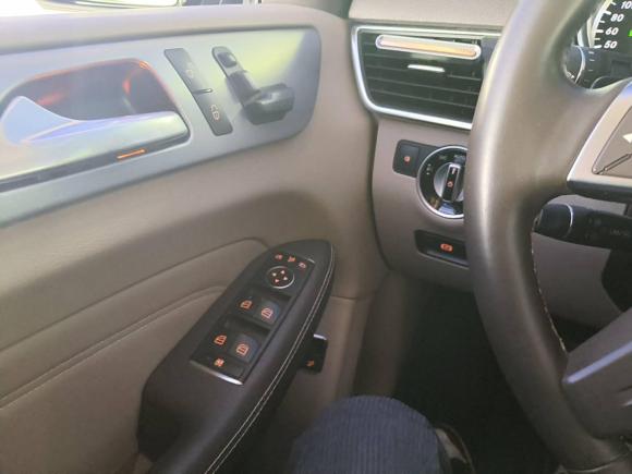 [上海·沪D] 二手奔驰奔驰M级2014款 ML 320 4MATIC