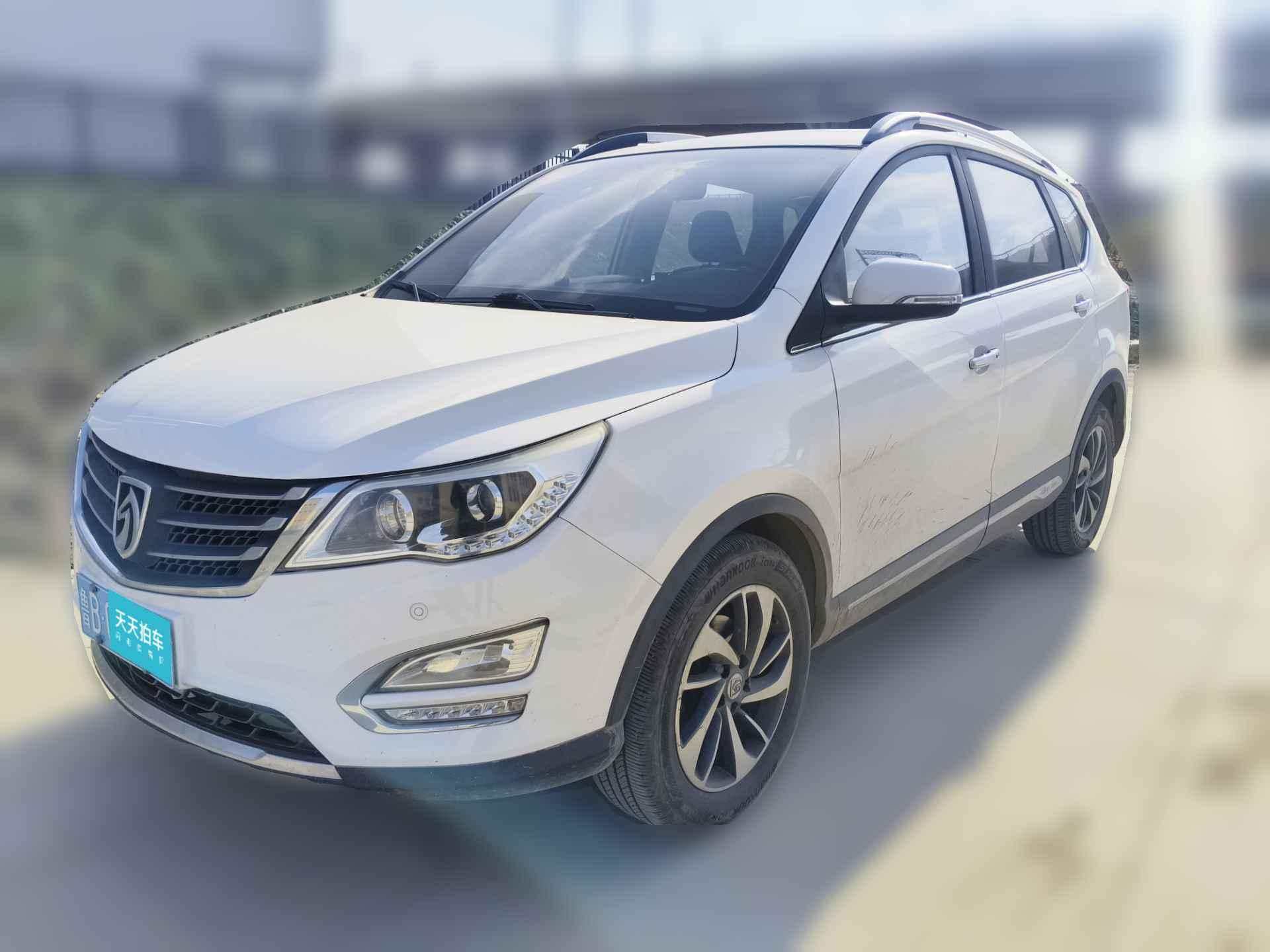 [青岛·鲁B] 宝骏宝骏5602015款 1.8L 手动豪华型