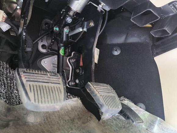 [杭州·浙A] 二手金杯阁瑞斯2018款 2.4L手动标准型长轴9座2TZS