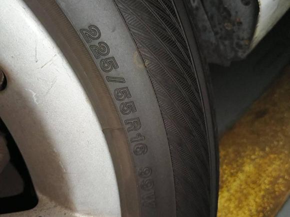 [广州·粤A] 二手奥迪奥迪A4L2015款 35 TFSI 自动标准型