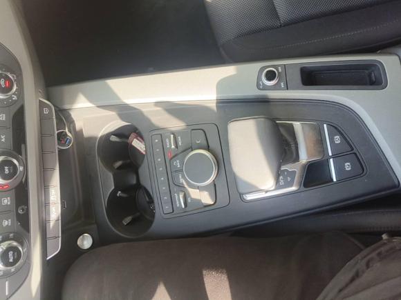 [上海·沪C] 二手奥迪奥迪A4L2018款 30周年年型 30 TFSI 进取型