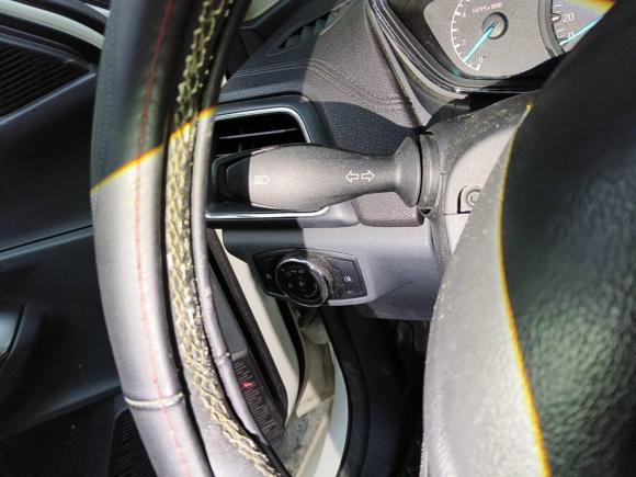 [南京·苏A] 二手福特福睿斯2015款 1.5L 自动时尚型