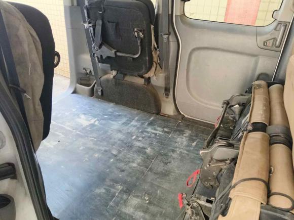 [广州·粤A] 二手日产日产NV2002011款 1.6L 232座 尊雅型