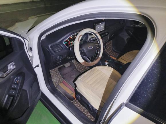 [青岛·鲁B] 二手福特福克斯2019款 三厢 EcoBoost 180 自动锋潮型