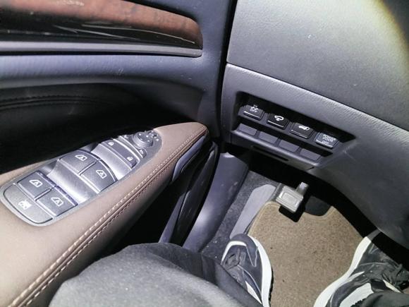 [杭州·浙A] 二手英菲尼迪英菲尼迪QX602014款 2.5 S/C Hybrid 两驱卓越版