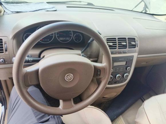 [上海·沪L] 二手别克别克GL82012款 2.4L BASE舒适版