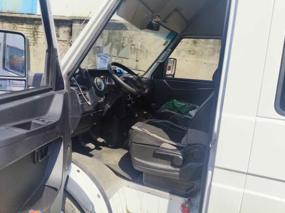 [无锡·苏B] 二手依维柯依维柯得意2021款 2.5T A35 M1客车5-9座短轴中顶双胎侧拉门