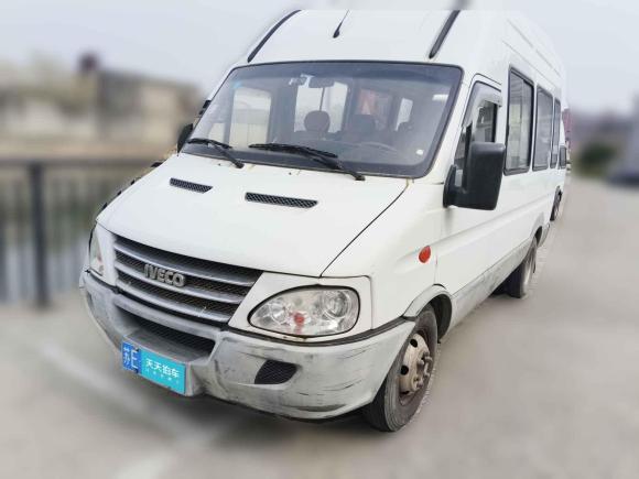 [苏州·苏E] 二手依维柯依维柯褒迪2017款 2.5T经典A37客车高顶7座47Z5