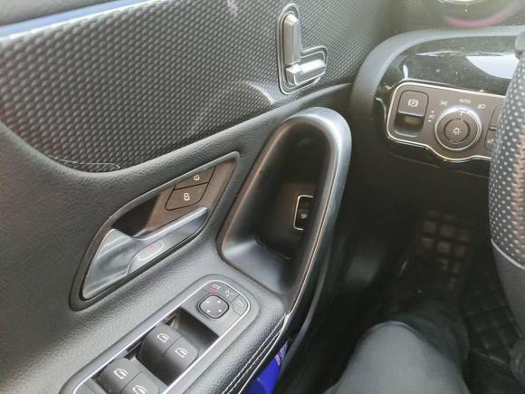 [杭州·浙A] 二手奔驰奔驰A级2020款 改款 A 200 L 运动轿车时尚型