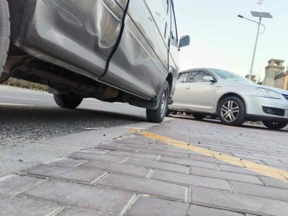 [青岛·鲁U] 二手金旅金旅海狮2020款 1.8L汽油版长轴中顶LJ4A18Q6