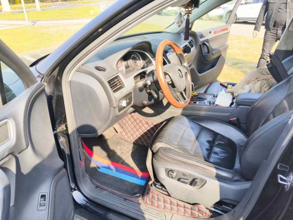 [上海·沪G] 二手大众途锐2011款 3.0TSI 高配型