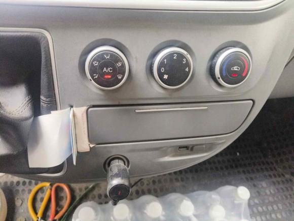 [苏州·苏U] 二手上汽大通MAXUS新途V802019款 2.5T经典款6挡手动傲运通短轴中顶5/6座