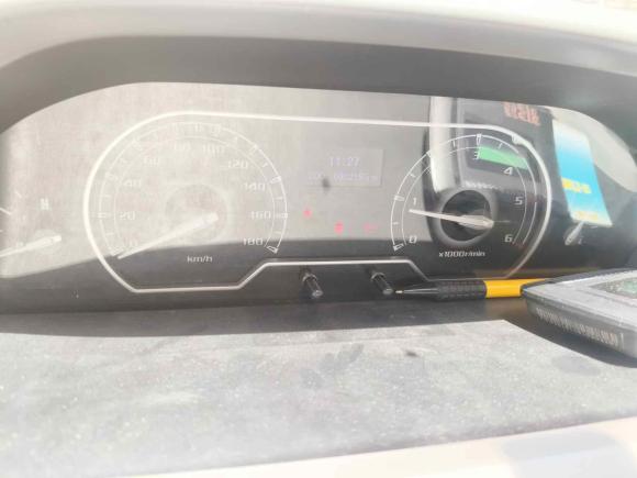 [杭州·浙F] 二手上汽大通MAXUS新途V802019款 2.5T经典款6挡手动傲运通长轴中顶7座