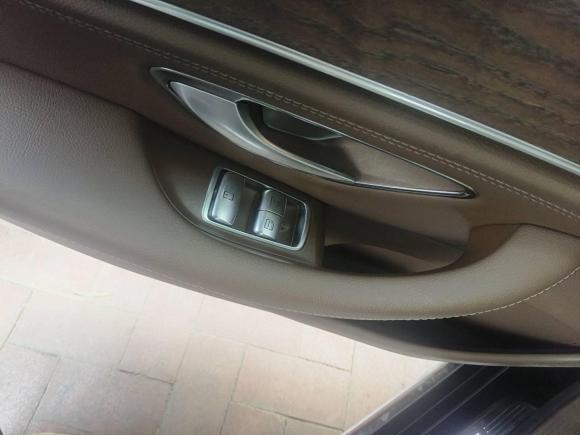 [无锡·苏B] 二手奔驰奔驰E级新能源2022款 改款三 E 350 e L 插电式混合动力轿车