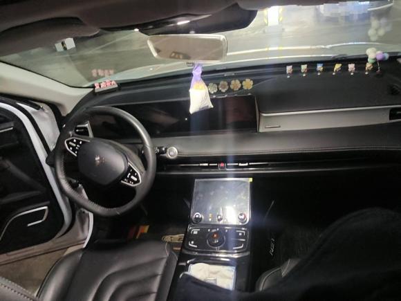 [上海·沪A] 二手哪吒汽车哪吒U2023款 哪吒U-Ⅱ 挑战版 500 磷酸铁锂