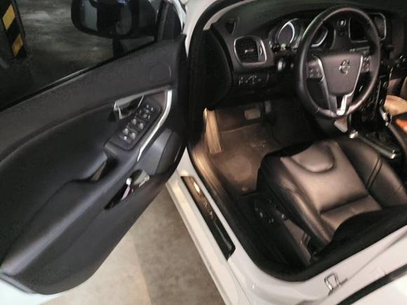 [上海·沪A] 二手沃尔沃沃尔沃V402019款 T3 智逸版