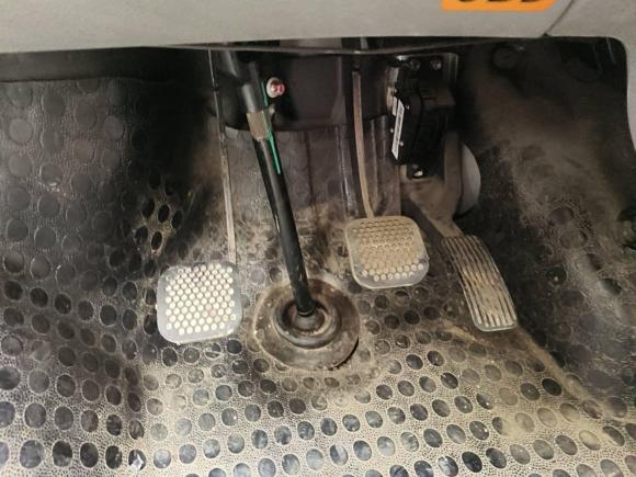 [嘉兴·浙F] 二手上汽大通MAXUS新途V802021款 2.0T 手动经典城配王短轴中顶3座