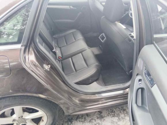 [南通·苏E] 二手奥迪奥迪A4L2016款 30 TFSI 典藏版 自动舒适型