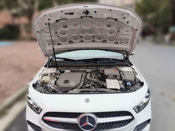 [上海·沪D] 二手奔驰奔驰A级2020款 A 200 L 运动轿车