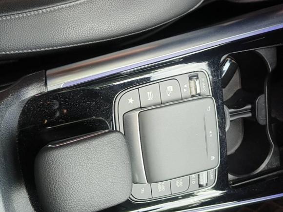 [广州·粤A] 二手奔驰奔驰GLA2022款 改款 GLA 200