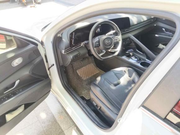 [青岛·鲁B] 二手现代伊兰特2022款 1.5L CVT LUX尊贵版