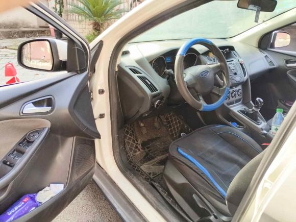 [武汉·鄂A] 二手福特福克斯2012款 两厢 1.6L 手动舒适型