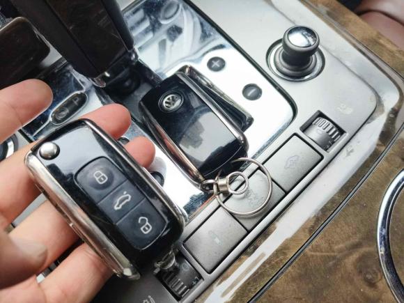 [上海·沪E] 二手大众辉腾2011款 3.6L V6 5座加长Individual版