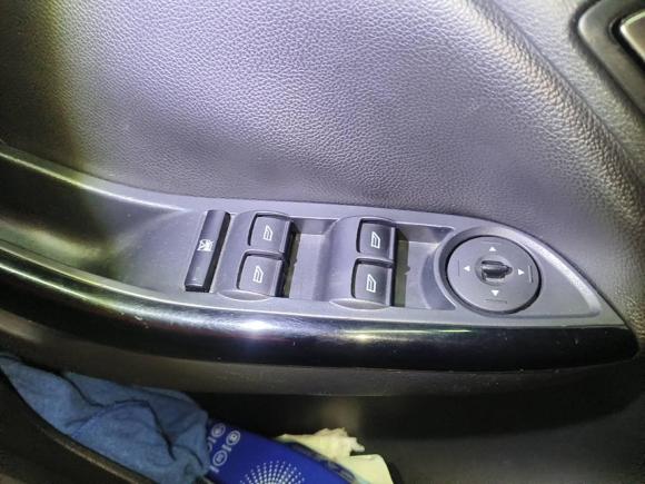 [深圳·粤B] 二手福特福克斯2012款 两厢 1.6L 自动风尚型